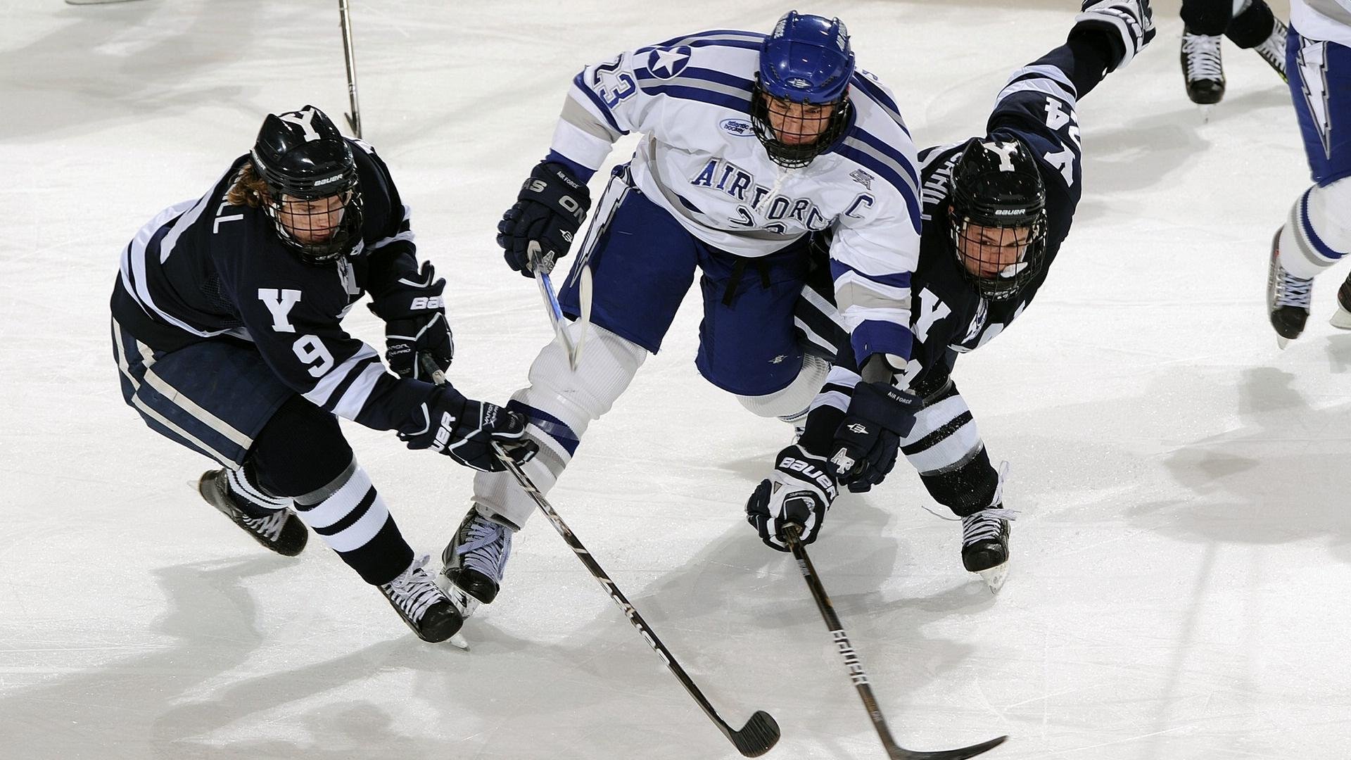 墨西哥骑手卡洛斯·汉克在巴黎奥运会上与“Porthos Maestro WH Z”马匹携手参赛，表现出色。